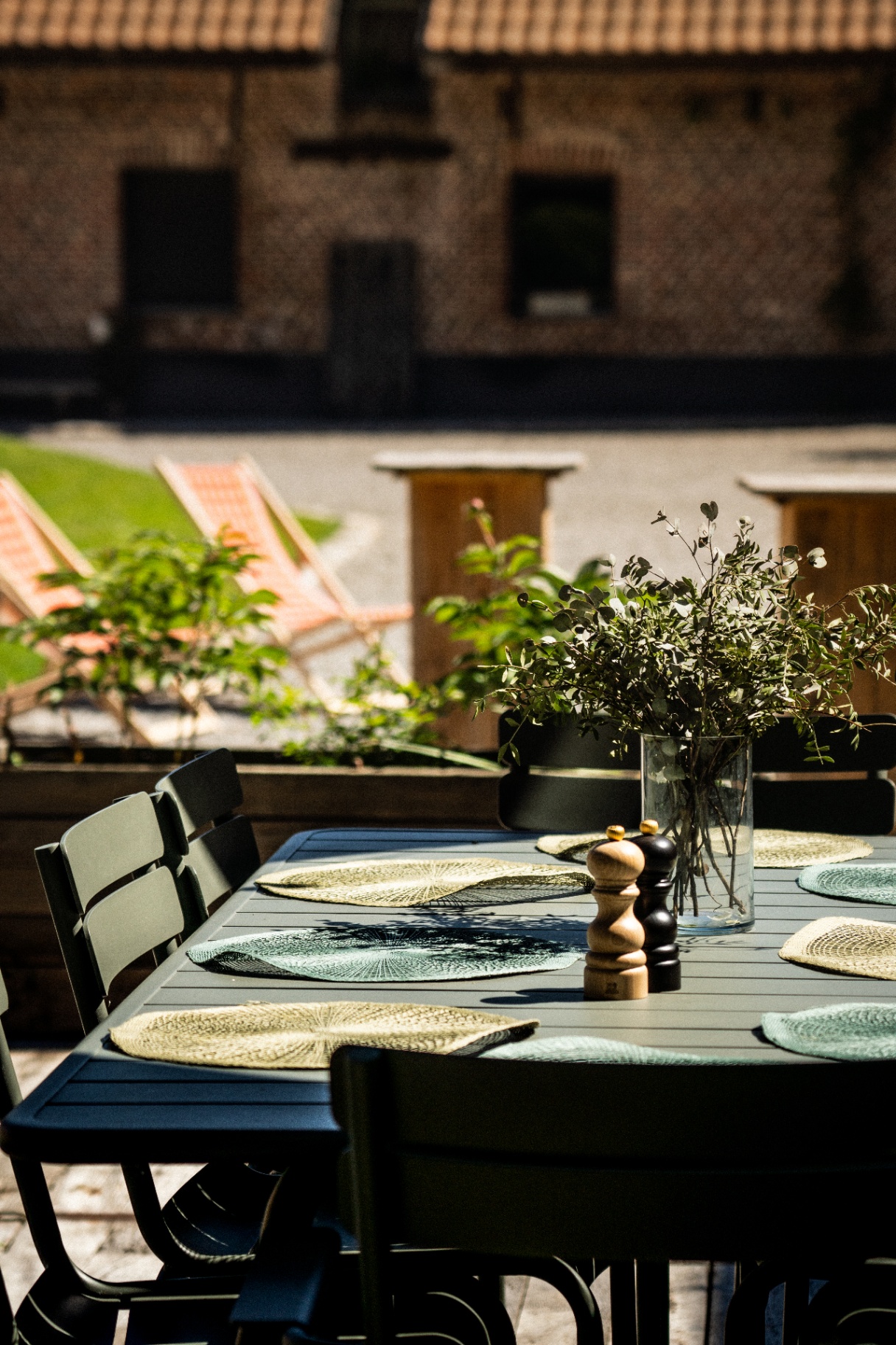 Table dressée en terrasse