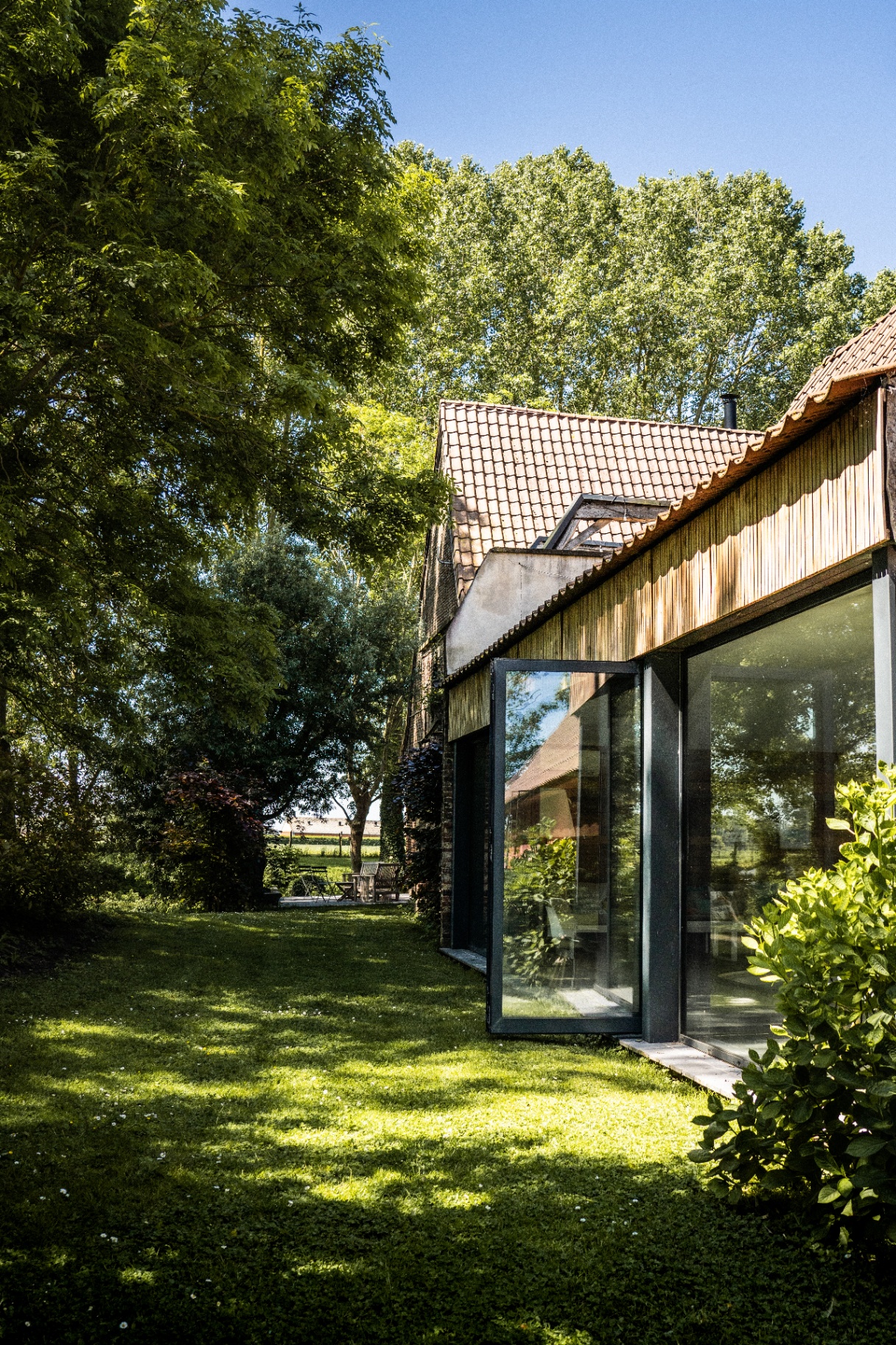 Extension contemporaine côté jardin