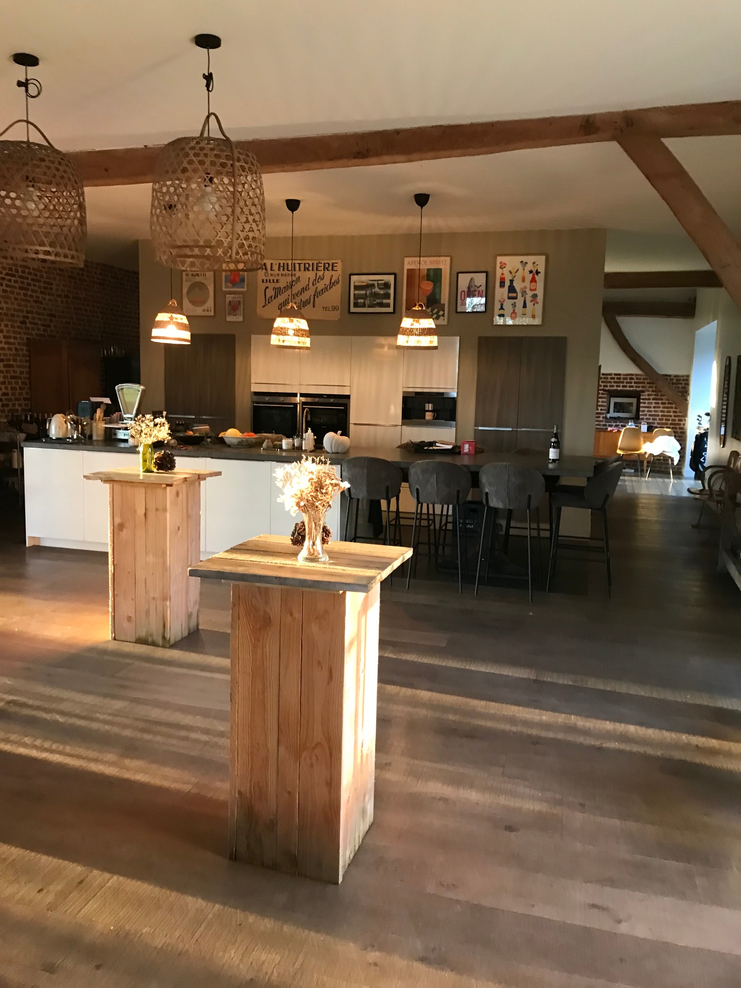 Cuisine ouverte et îlot central conviviaux